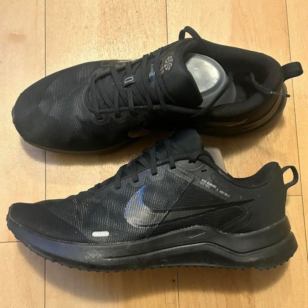 Men's black Nike down shifter tennis shoes EUC men's 10.5 EUC
